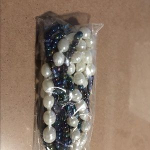 Necklace with freshwater pearls
